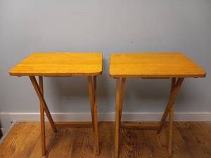 (2) VINTAGE WOODEN FOLDABLE TV TRAYS