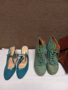 (4) PAIR OF WOMEN SHOES SIZE 7-8