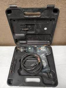 BLACK AND DECKER DRILL