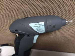 CORDLESS SCREWDRIVER WITH CHARGER
