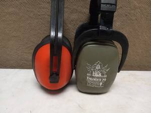 (2) EAR PROTECTION 1 IS HOWARD LEIGHT THUNDER 29 HEARING PROTECTION