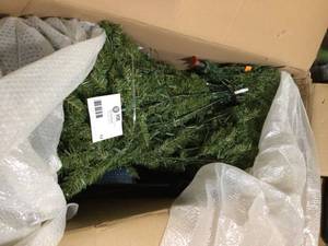 lot 12 image: Home Accent 30 in Prelit Woodmore Wreath review pictures