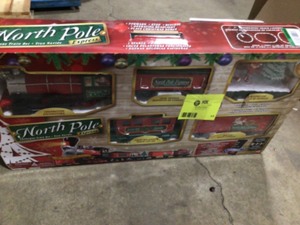 lot 13 image: Christmas Train Set-North Pole Express review Pictures