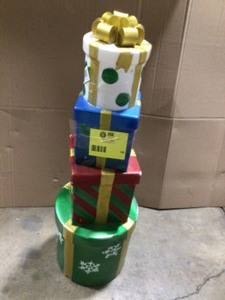 lot 18 image: Outdoor Stacked Gifts not Lighted see pictures