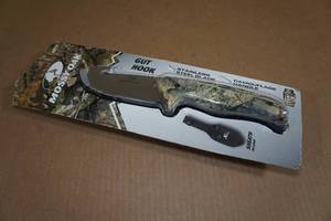 Mossy Oak Camoflauge Hunting Knife with Gut Hook