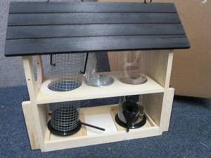 lot 150 image: 6 in 1 Large Bird Feeder...
