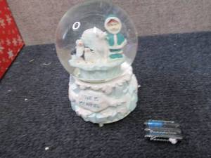 lot 198 image: Christmas Snow Globe...