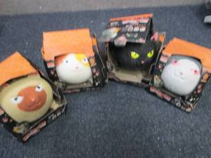 lot 233 image: 4 Cat Stress Balls...