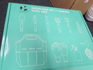 lot 261 image: Garden Tool Set...