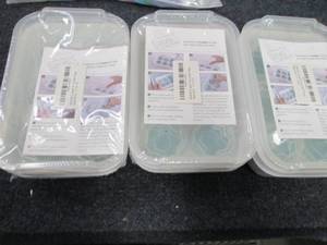 lot 265 image: 3- 2pks Ice Cube Trays...