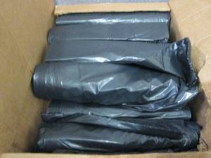 lot 304 image: Earth Sense 100 ct 40-45 gal 40x46 ...