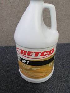 lot 328 image: 3 Gallons Betco pH7 Daily Floor Cle...