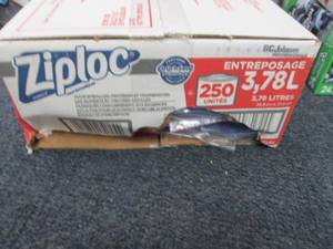 lot 356 image: Ziploc Gallon Storage Bags approx. ...