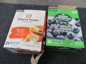 lot 358 image: Gloria Jeans Butter Toffee & Green ...