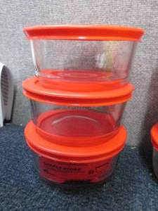 lot 370 image: Pyrex Red Storage Round Dish with D...