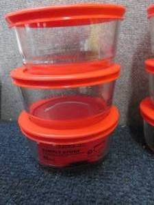 lot 372 image: Pyrex Red Storage Round Dish with D...