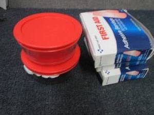 lot 373 image: Pyrex Red Storage Round Dish with D...