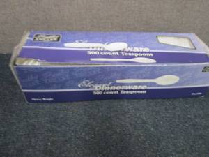 lot 375 image: Box of 500 Heavy Weight Plastic Tea...