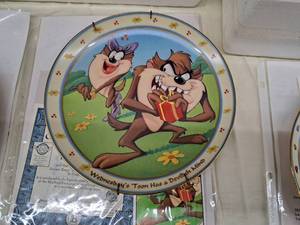 lot 633 image: Wednesdays Toon Has a Devilish Mind Collectors Plate