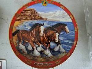 lot 603 image: Budweiser Beachcomber by Susie Morton Limited Edition Collectors Plate