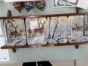 lot 667 image: Winter Retreat by Persis Clayton Weirs Collectors Plate 4-Plate Set with Plate Display