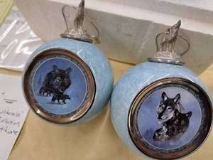 lot 688 image: Lot of (2) Collectors Ornaments
