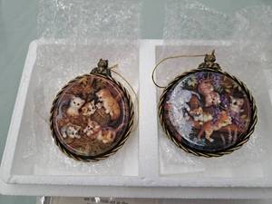 lot 707 image: Lot of (2) In the Leaves and On the Garden Bench by Lena Liu Collectors Ornaments