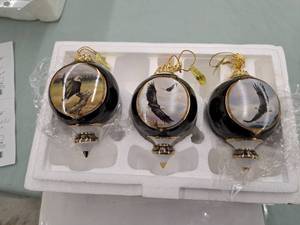 lot 712 image: Lot of (3) Solitary Watch, Wingspread Vista and Embracing America Collectors Ornaments