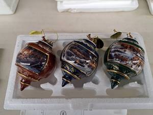 lot 716 image: Lot of (3) Family Traditions, Evening Rehearsals and Night on the Town by Terry Redlin Collectors Ornaments