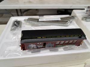 lot 871 image: Studio Car by Thomas Kincade Collectors Train
