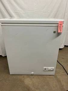 MSRP $450 GE� 5.0 Cu. Ft. Manual Defrost Chest Freezer - Good Working Condition - Very Clean Inside