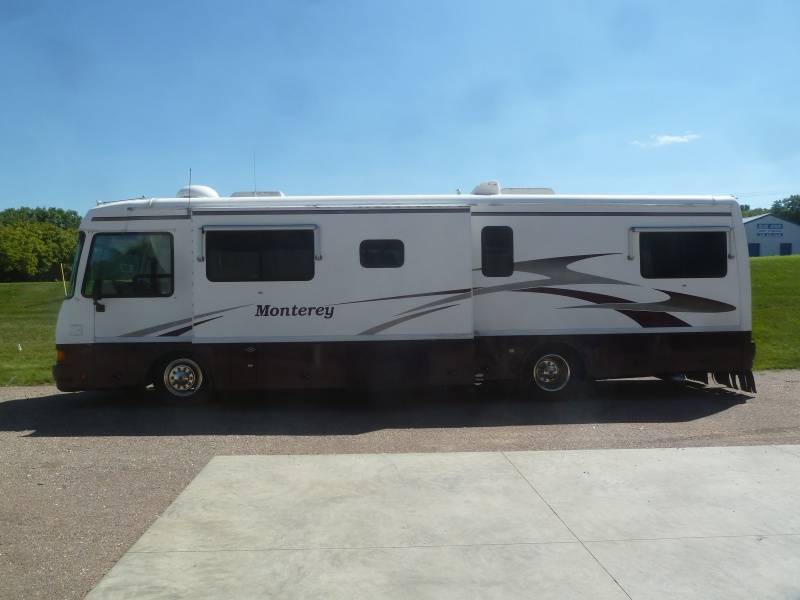 lot 1 image: 1998 Beaver Seacliff Coach