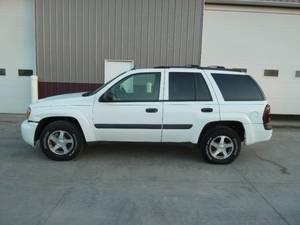 lot 2 image: 2005 Trail Blazer 4WD