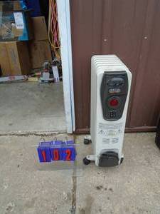 Delonghi oil filled heater. As shown.