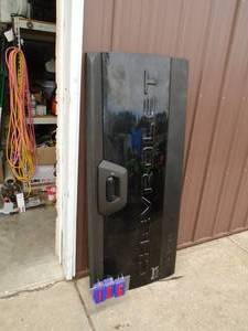 2002-2005 Chevrolet Avalanche tailgate. Rust free. As shown.