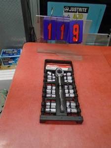 New Duramax 17 piece 12 ratchet & socket set. Standard & metric. As shown.