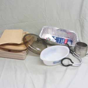 lot 35 image: Regal-Ware, Pyrex, Pewter