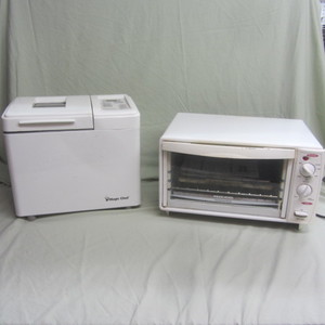 lot 40 image: Bread Machine, Toaster Oven