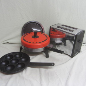 lot 41 image: Electric Fry Pan, Cast Iron Donut,Toaster