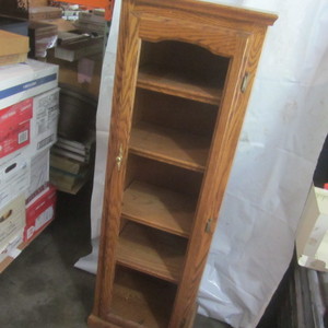 lot 15 image: Oak Cabinet