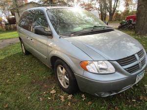 lot 1 image: 2005 Dodge Grand Caravan