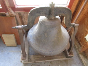 lot 101 image: Antique School Bell