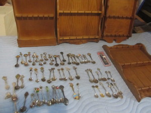lot 50 image: Spoon Racks, Collector Spoons
