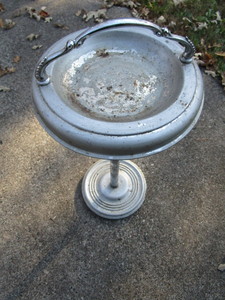 lot 103 image: Vintage Smoking Stand