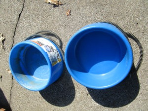 lot 127 image: Heated Water Bowls