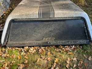 lot 122 image: Truck Topper