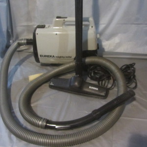 lot 85 image: Mighty Mite Vacuum