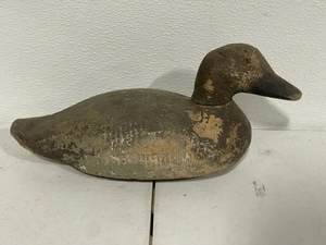lot 7 image: Vintage Wood Duck Decoy