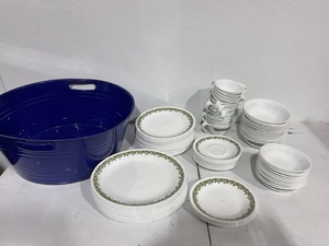 lot 14 image: Correlle Dishes