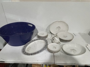 lot 15 image: Kaysons Fine China